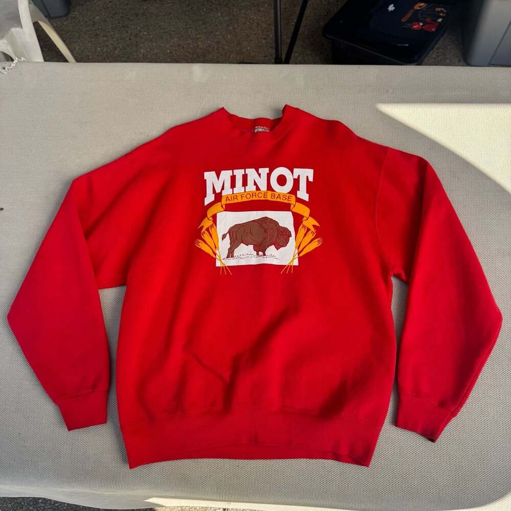Fruit of the Loom Minot Air Force Base Sweatshirt XL Red Bison Graphic